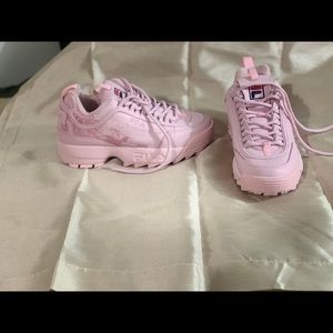 Fila pink embroider roses
